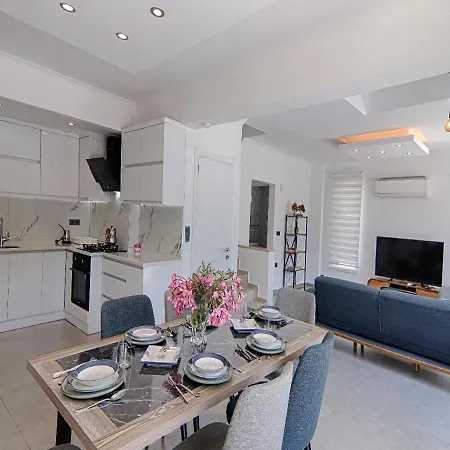 Muhtesem Konum, Oezel Havuz, Cocuk Havuzlu Muestakil Modern Villa