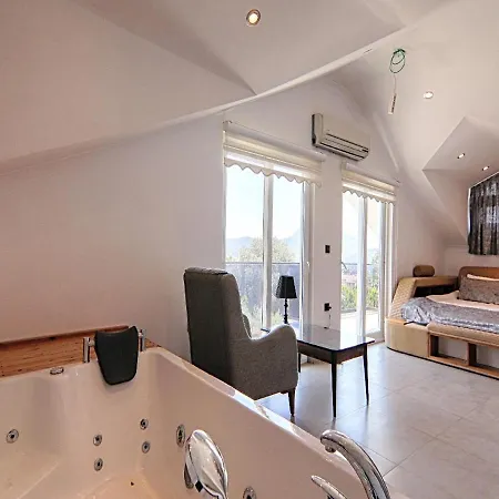 Muhtesem Konum, Oezel Havuz, Cocuk Havuzlu Muestakil Modern Villa